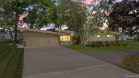 22442 W River Road Grosse Ile Township MI 48138