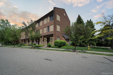 537 LEWIS Street Birmingham City MI 48009