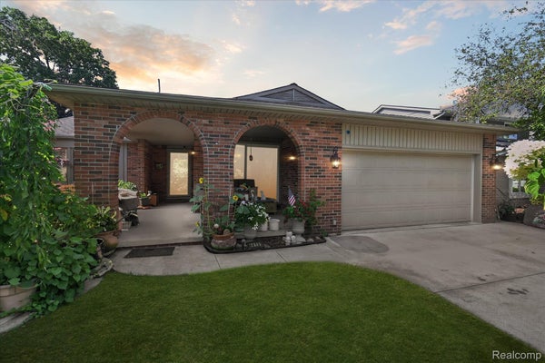 44131 WESTMINISTER WAY, CANTON, MI 48187 - Image 0b2ec12f440548bc4bbacdadd70ea160/1669043841