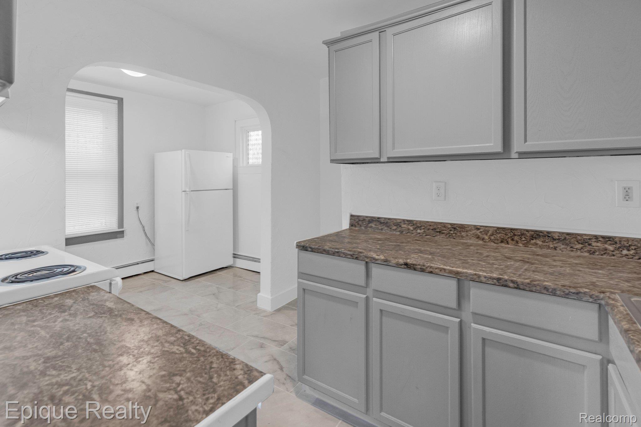 418 S WASHINGTON Street