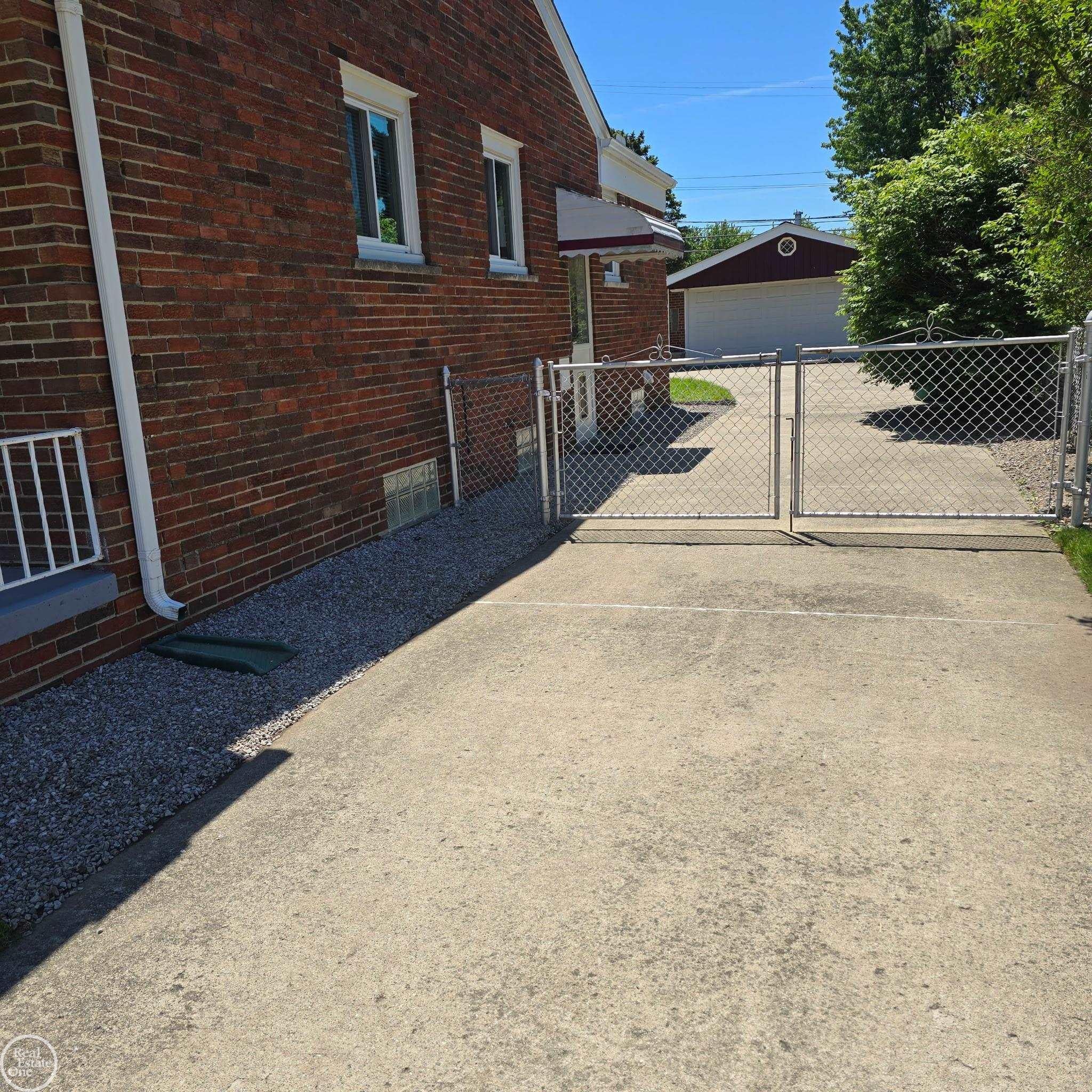 16084 Hauss Avenue