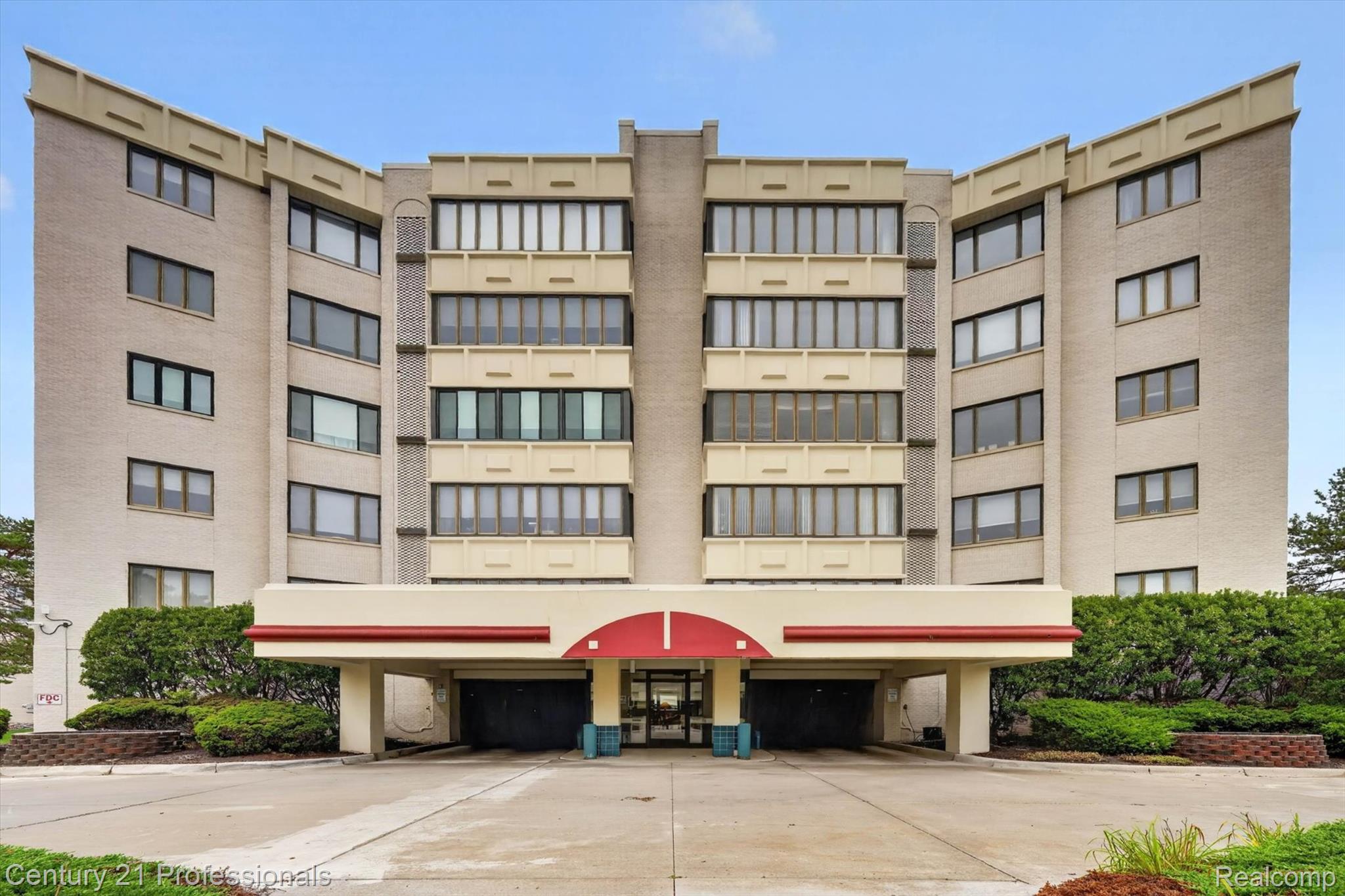 43000 12 OAKS CRESCENT Drive 4022