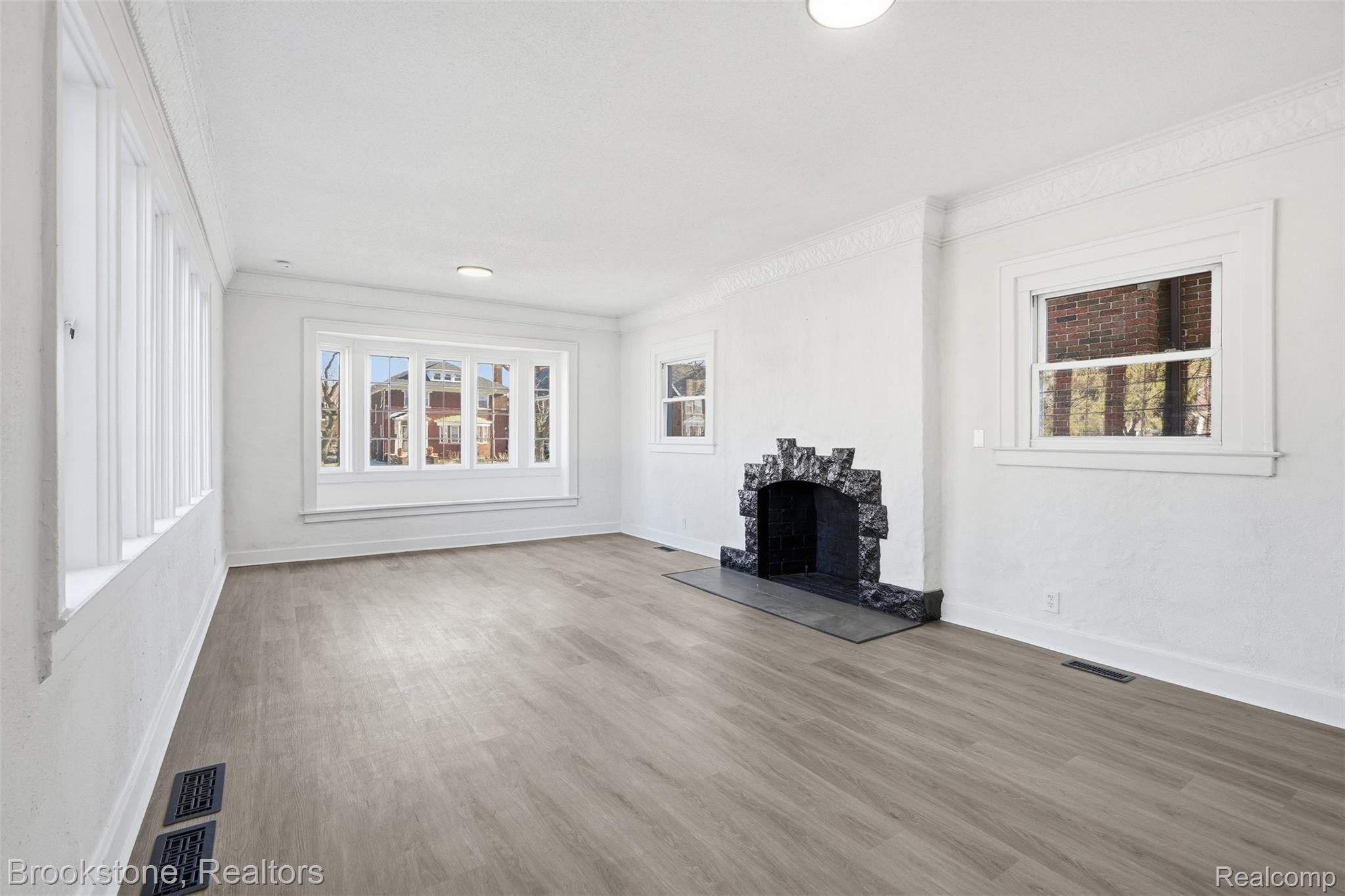 8951 La Salle Boulevard