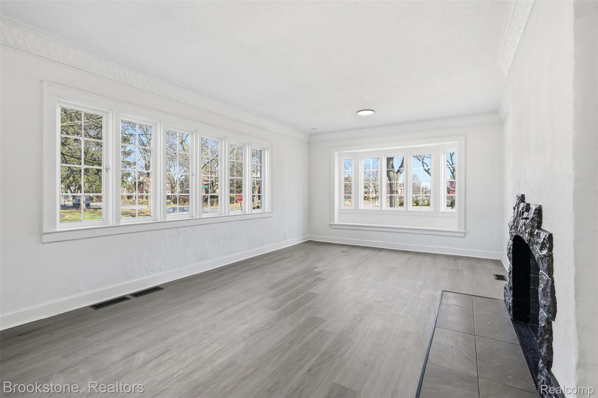 8951 La Salle Boulevard