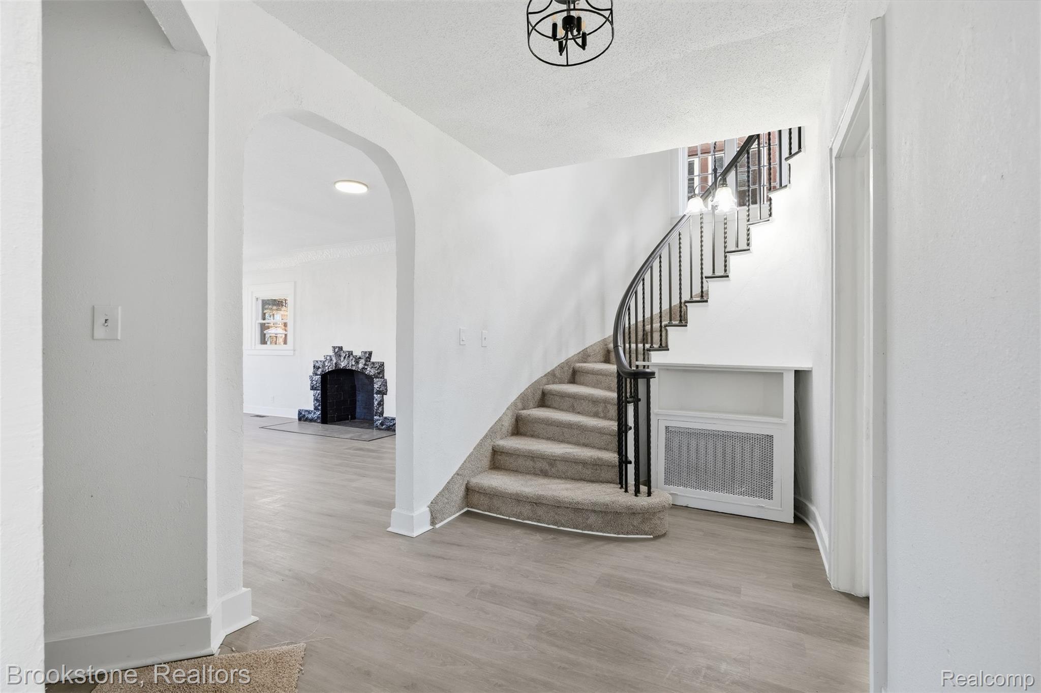 8951 La Salle Boulevard