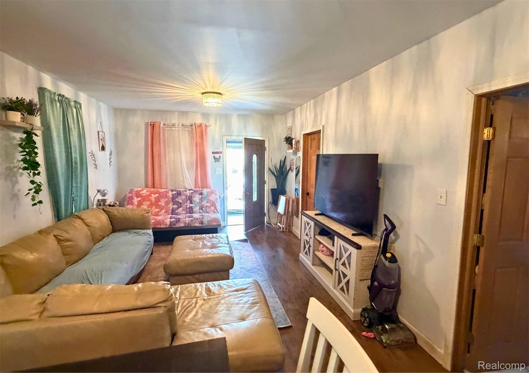 26 E Woodward Street