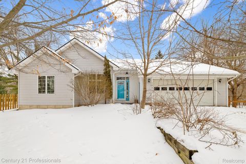 Photo of 132 Florence Street, Lake Orion Village, MI 48362 (MLS # 20261008276)