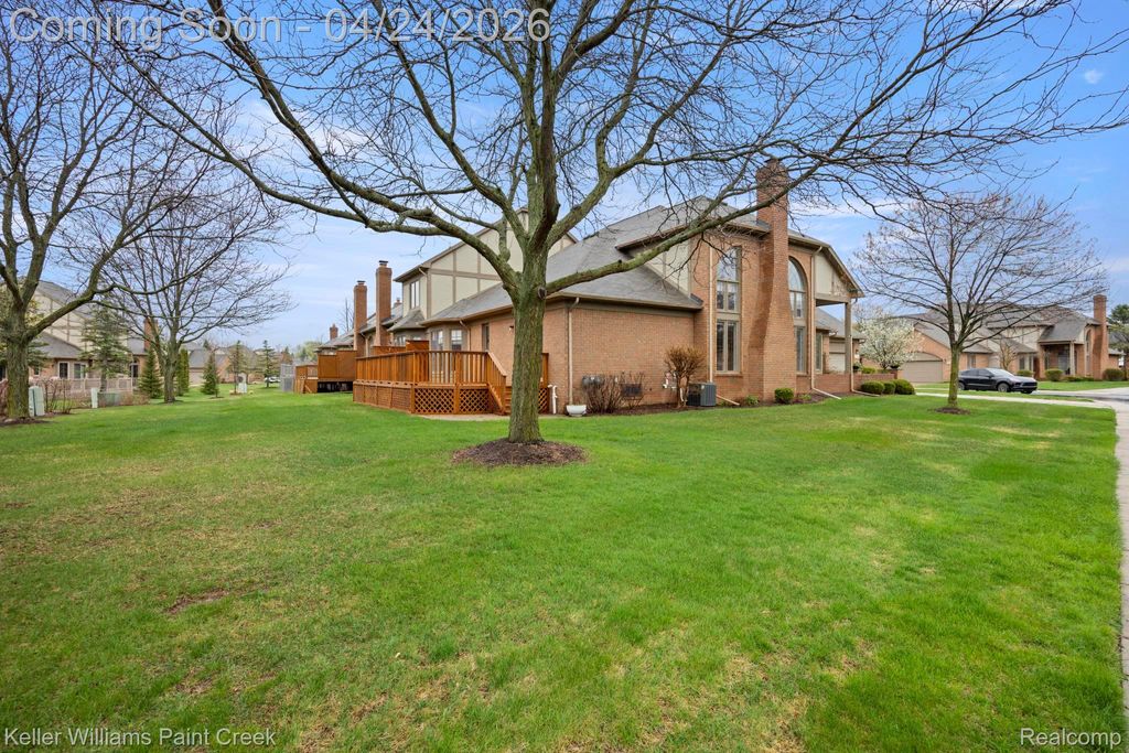 Photo of 54710 Bellingham Drive, Shelby Charter Township, MI 48316 (MLS # 20261026471)