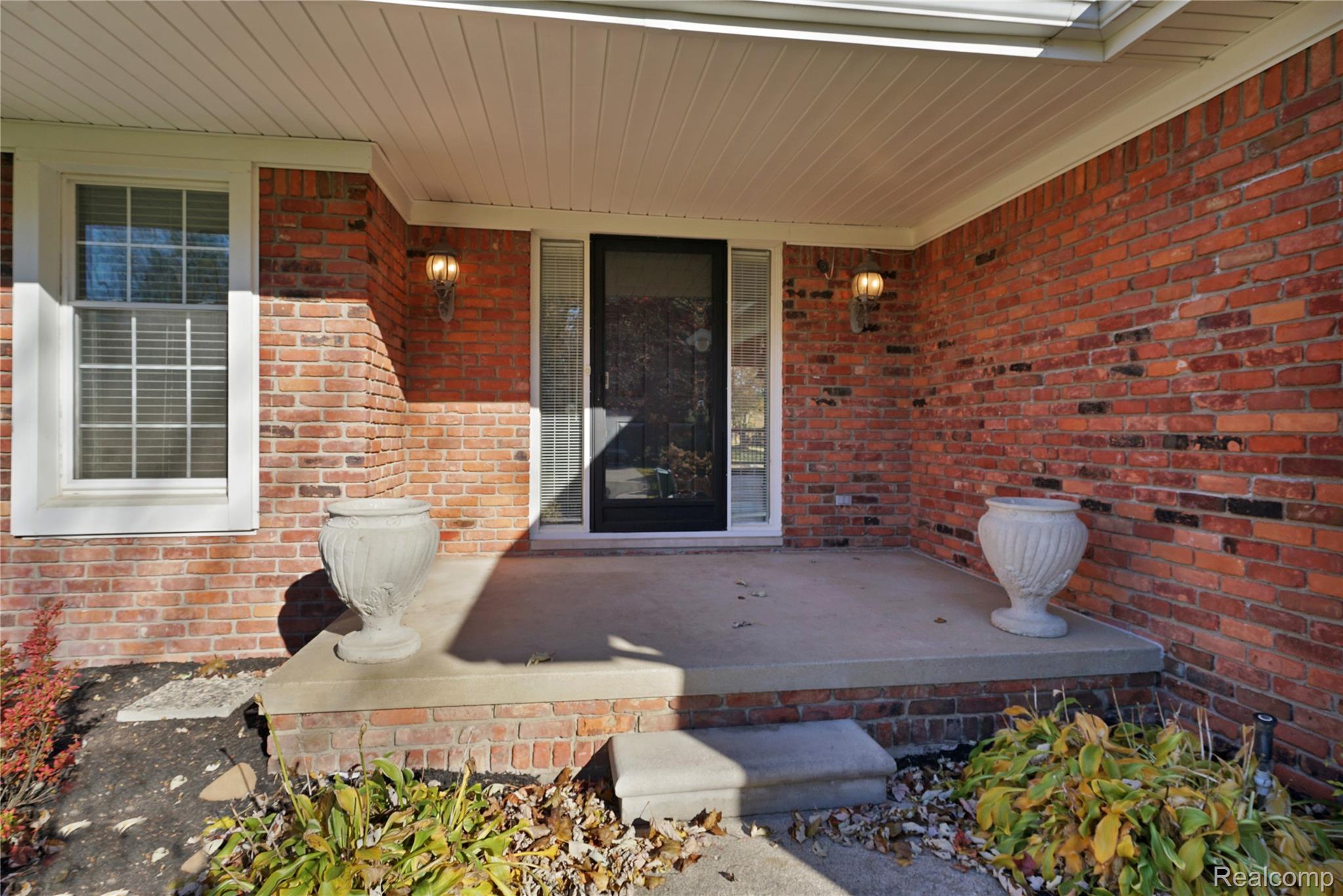 2832 Ravinewood Drive