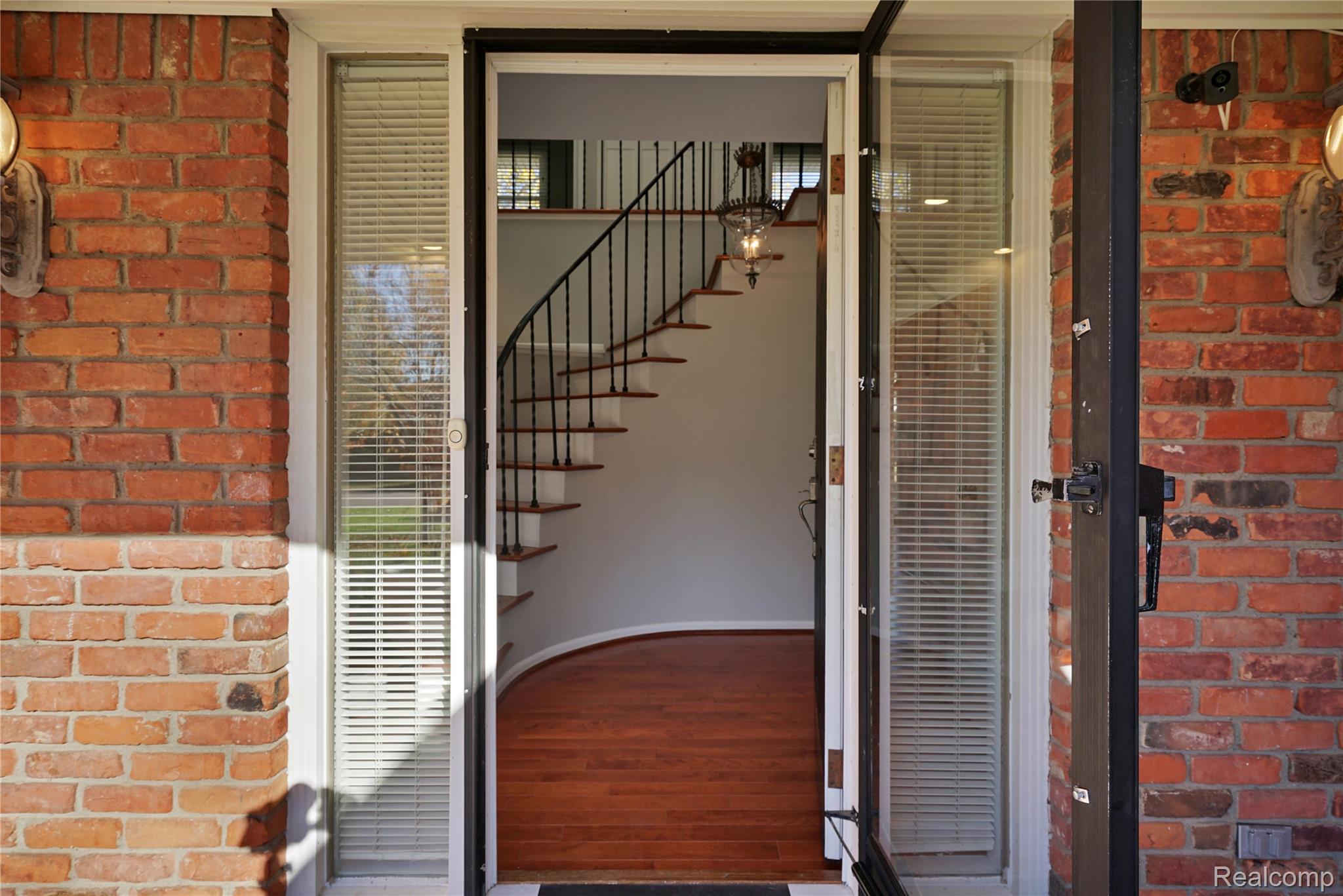 2832 Ravinewood Drive