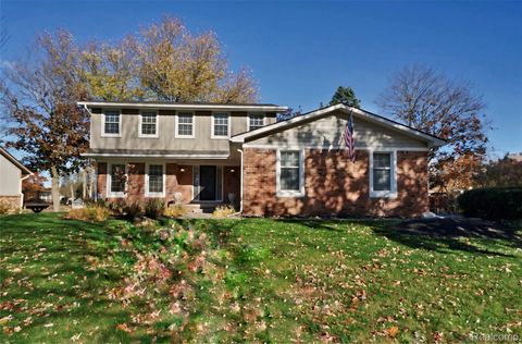 2832 Ravinewood Drive Commerce Charter Township MI 48382