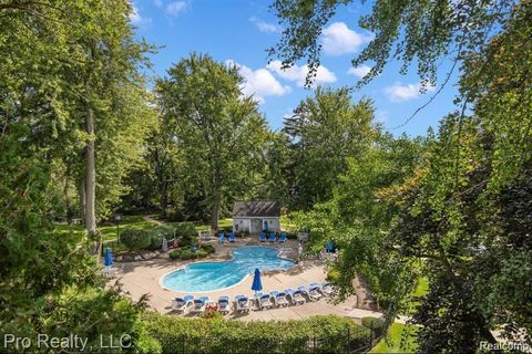 3559 Port Cove Drive 25 Waterford Charter Township MI 48328