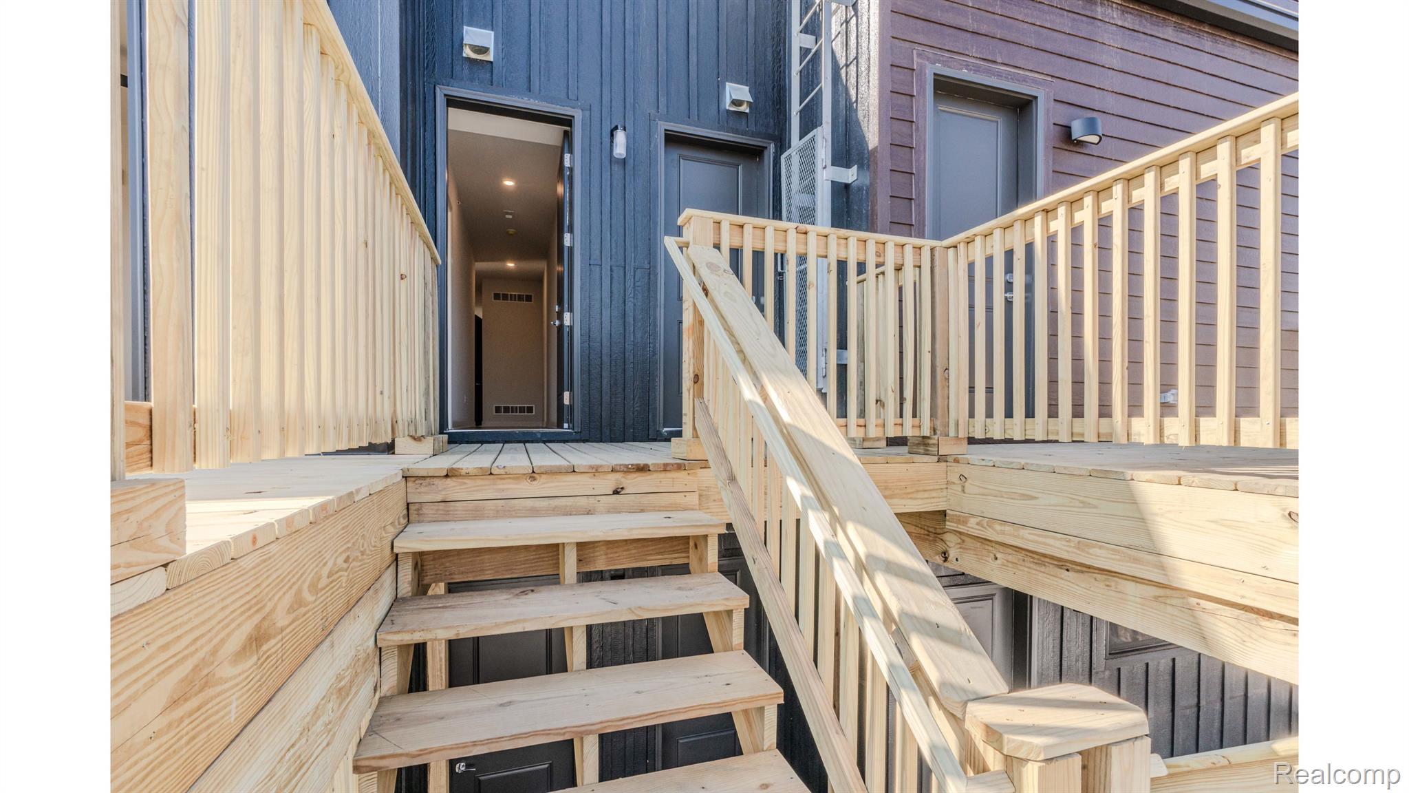 4130 TRUMBULL Street 6