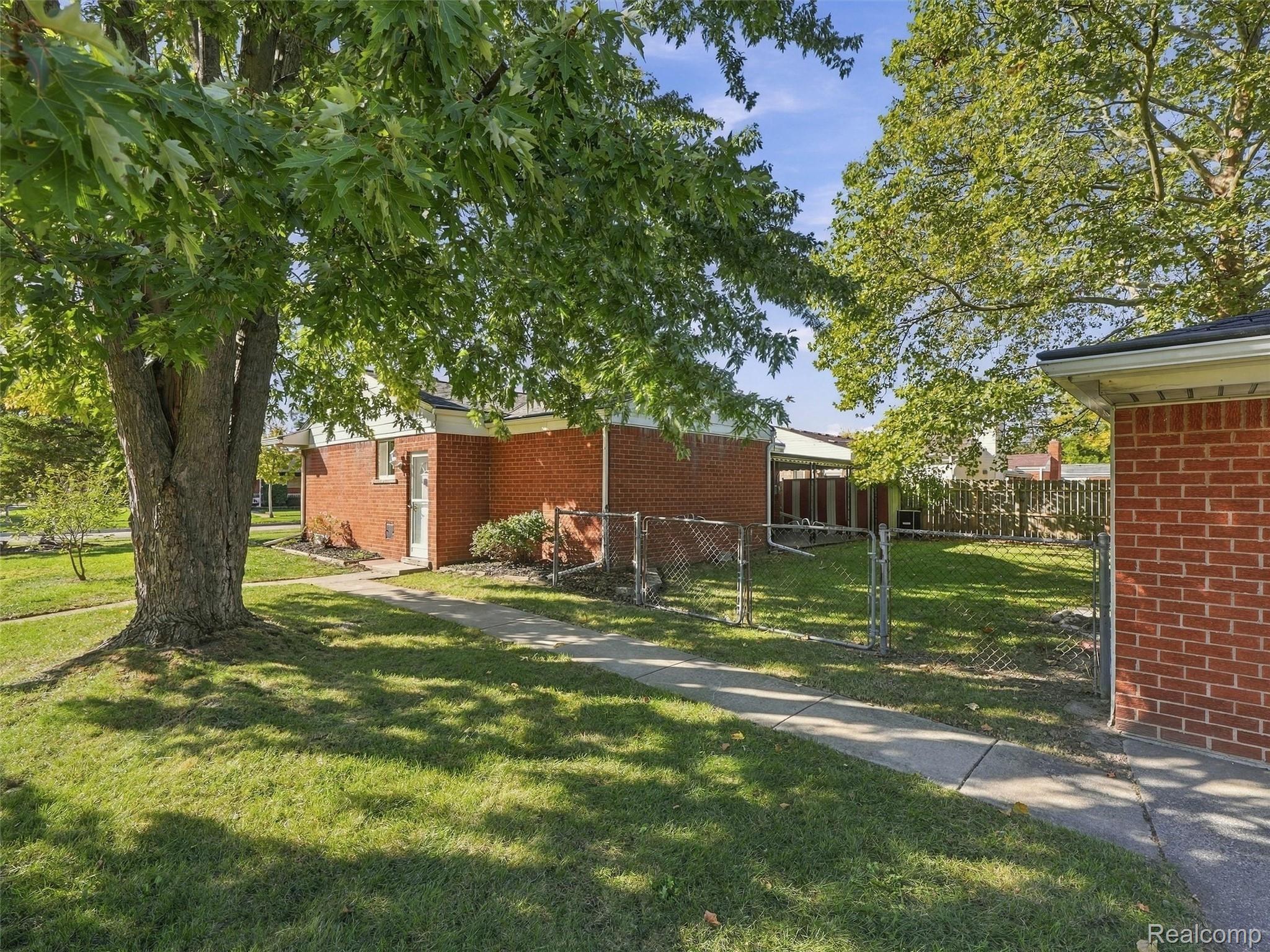 13789 Iowa Drive