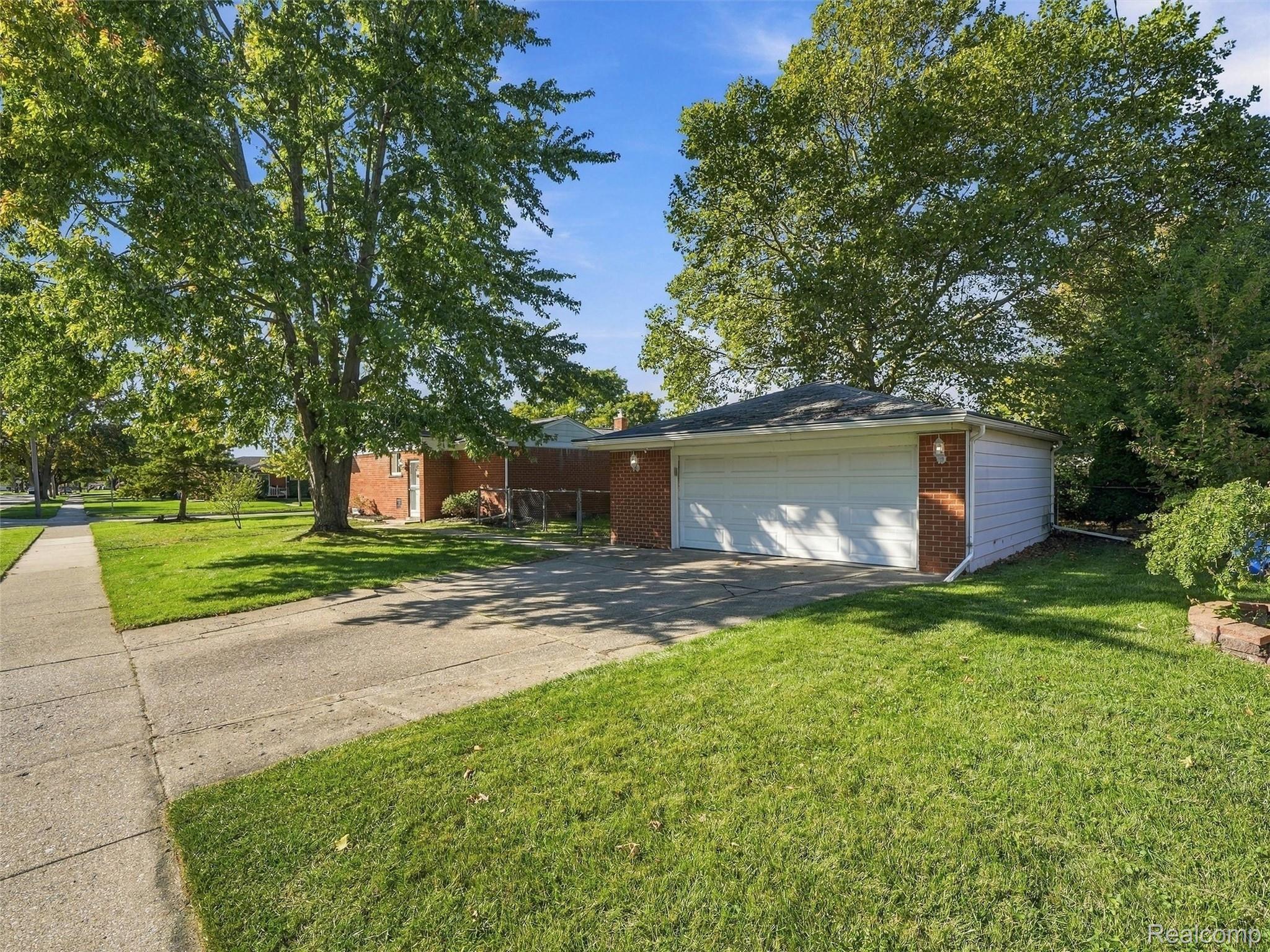 13789 Iowa Drive