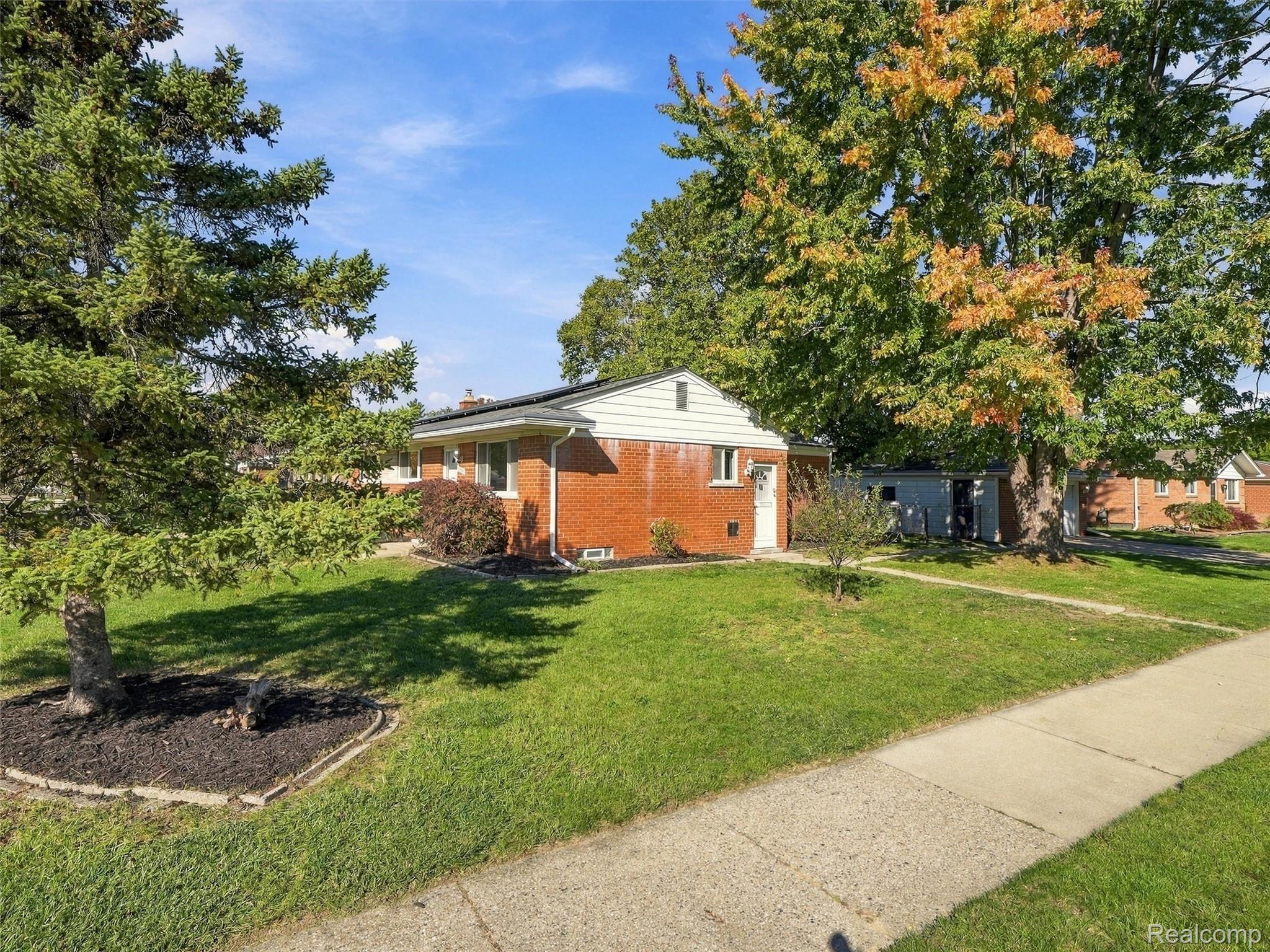 13789 Iowa Drive