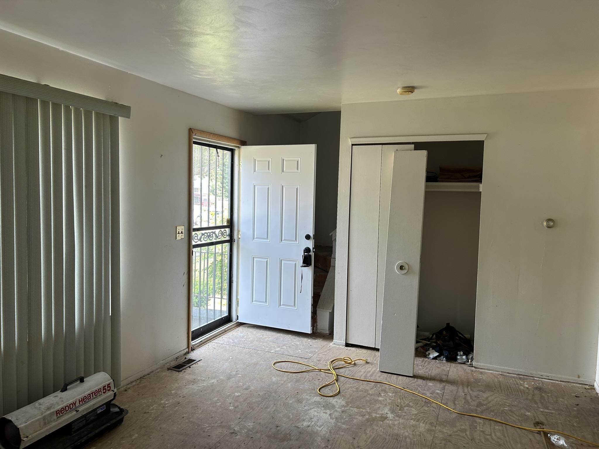 325 W Dewey Street