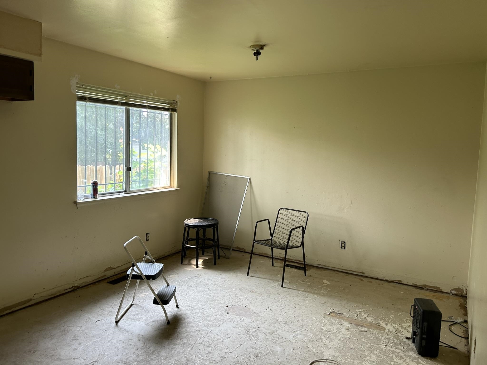 325 W Dewey Street