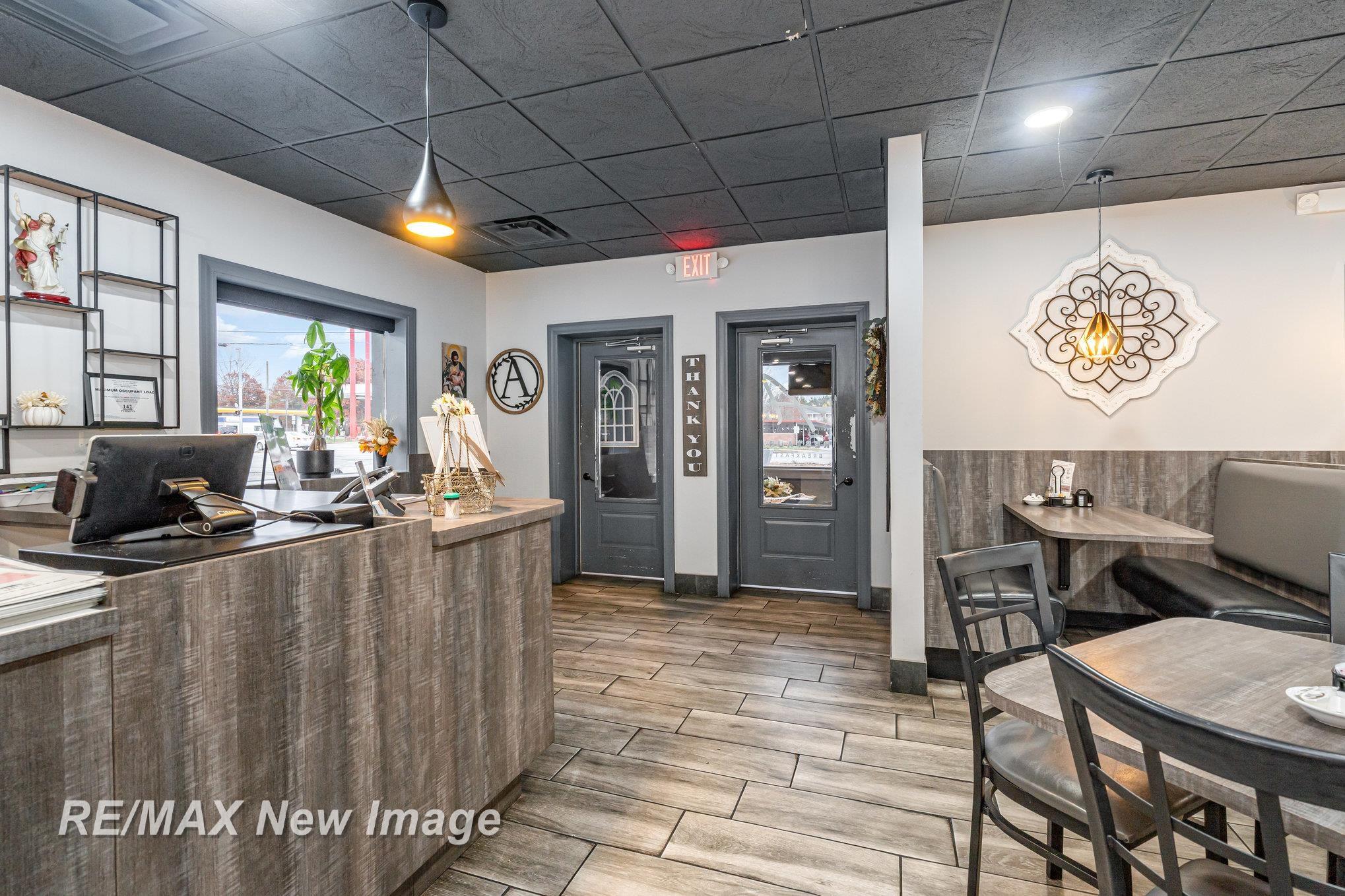 1716 W WACKERLY Street