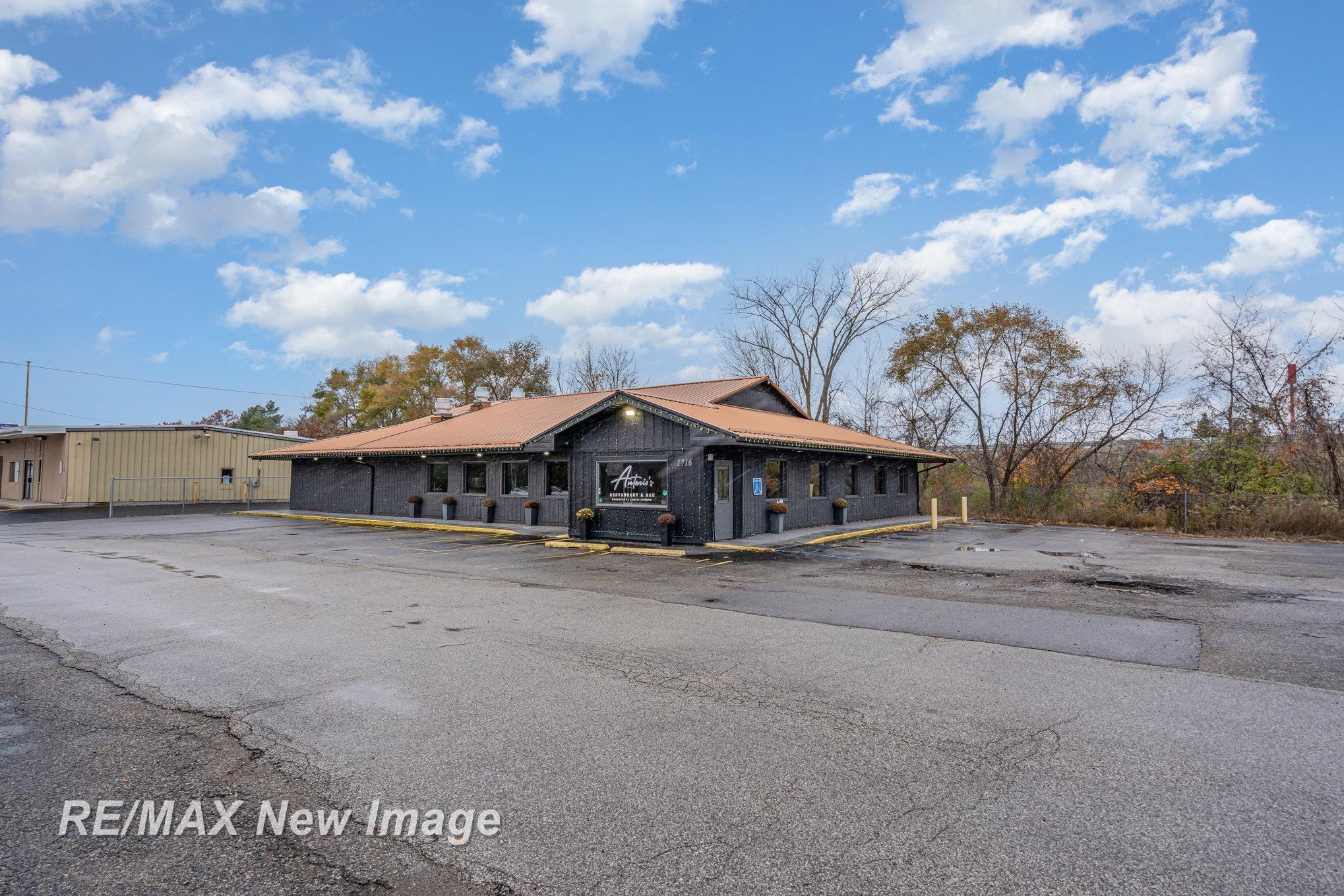 1716 W WACKERLY Street