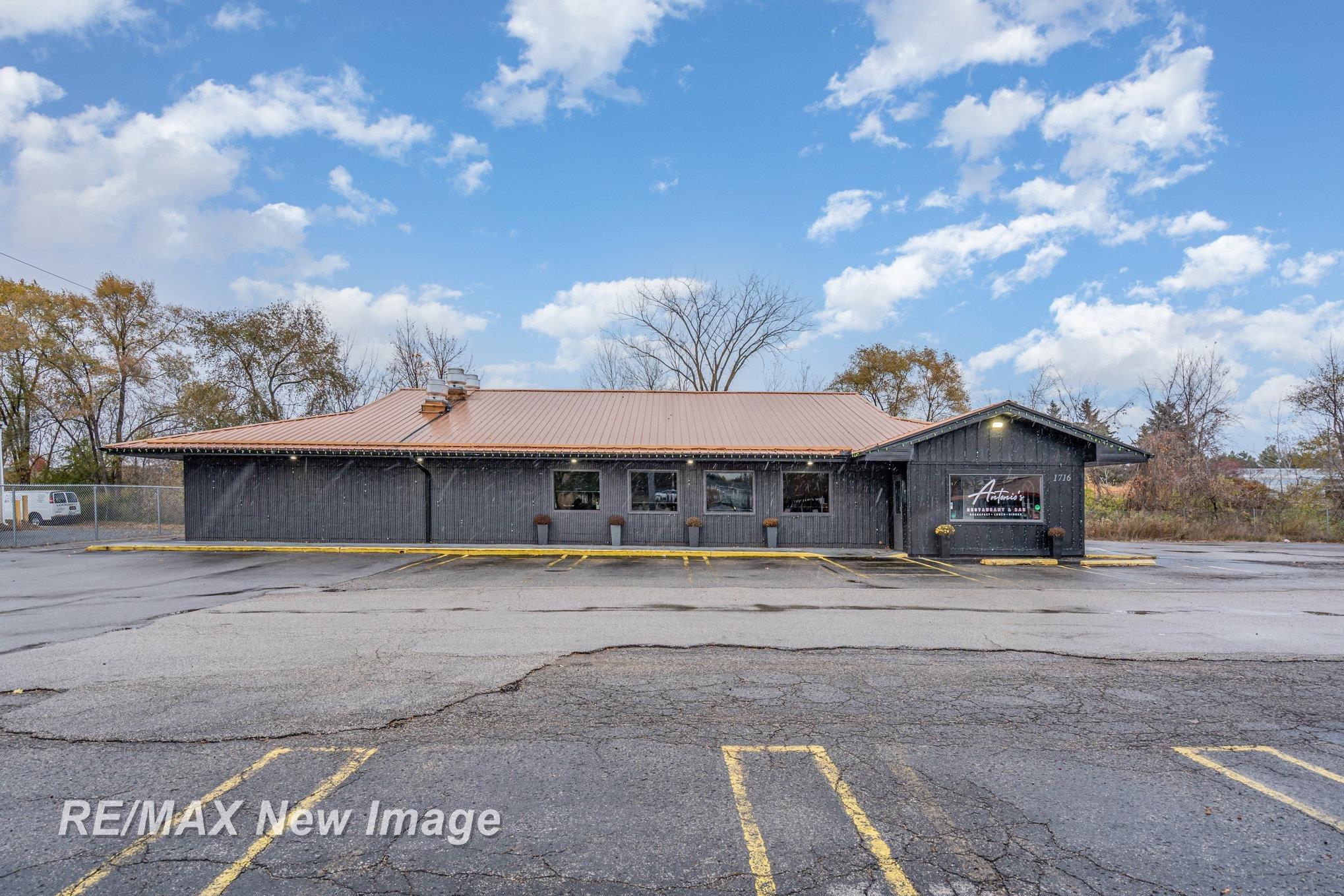 1716 W WACKERLY Street