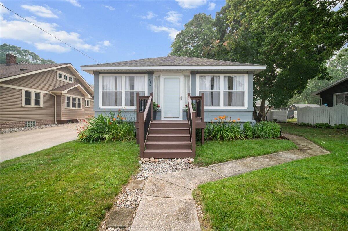 312 Sigsbee Avenue NE