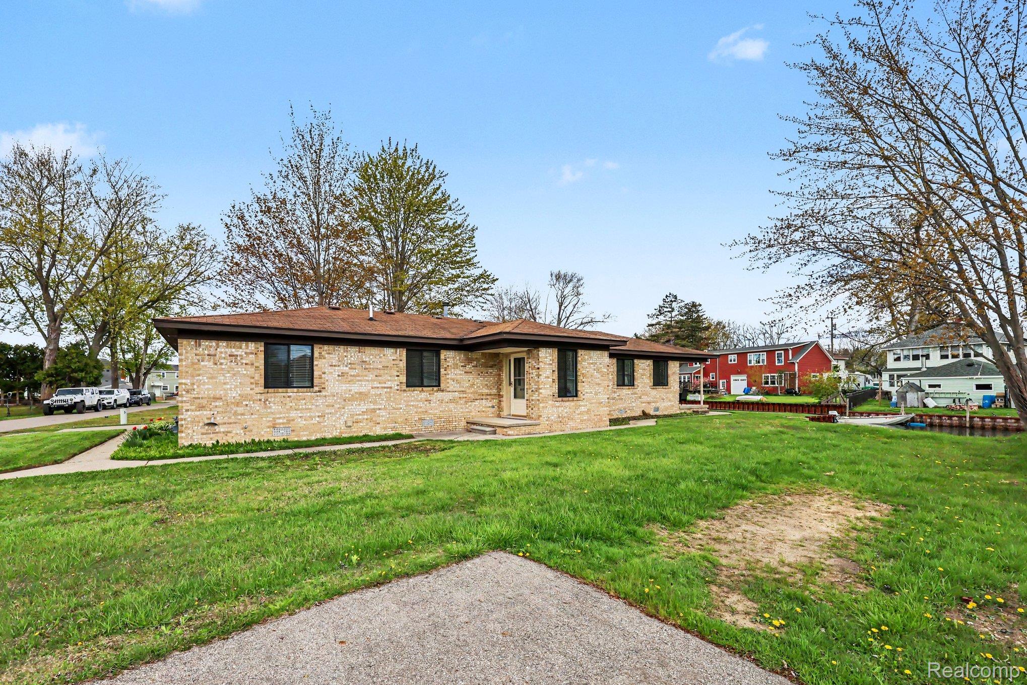 2037 W Park Drive