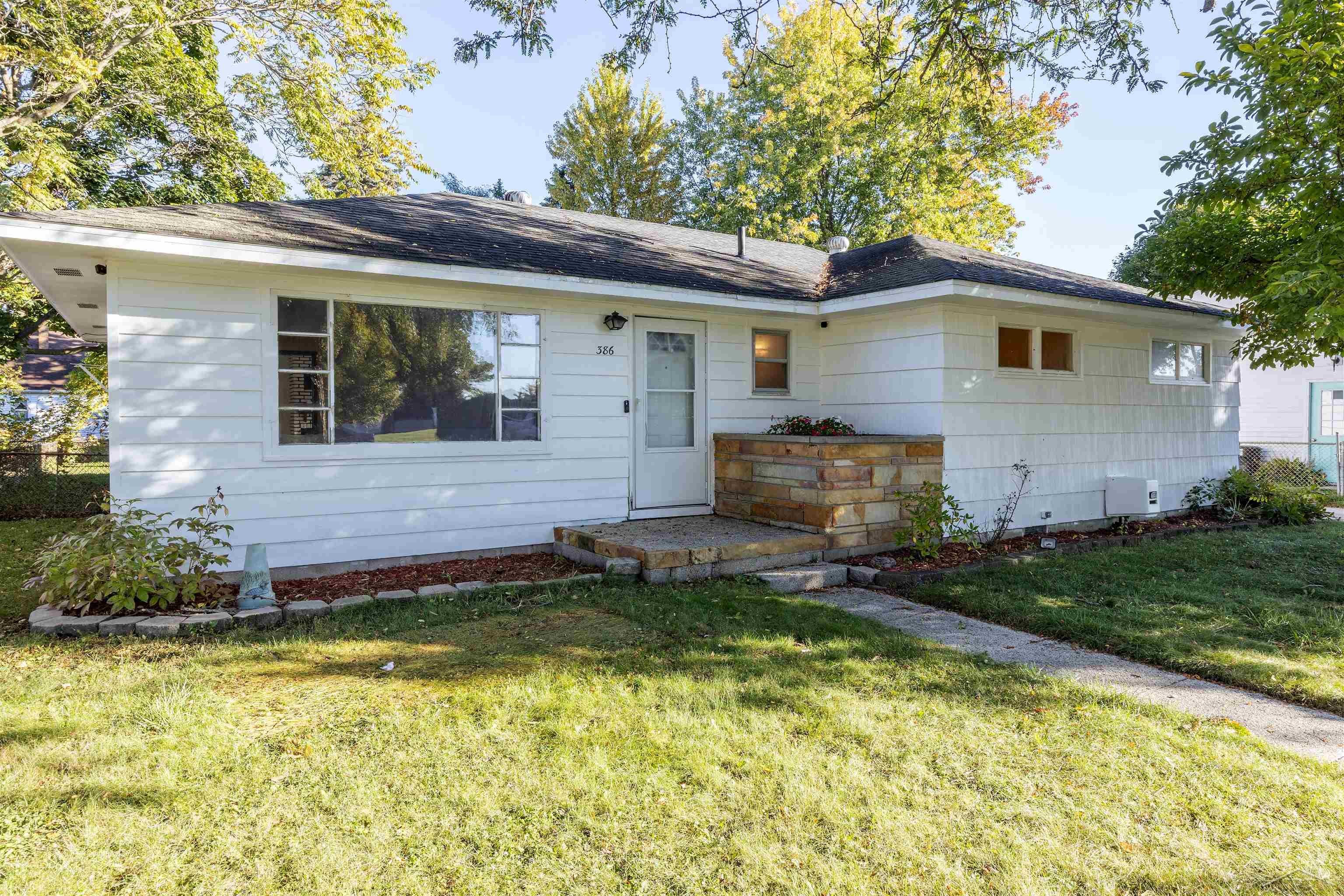 386 E Perkins
