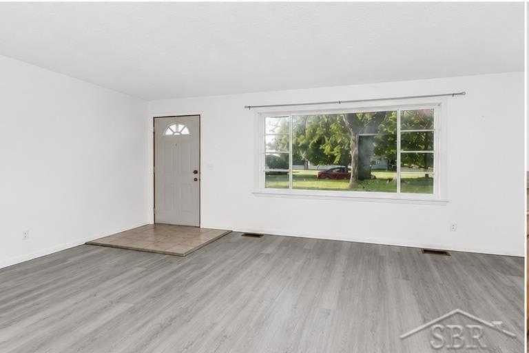 386 E Perkins