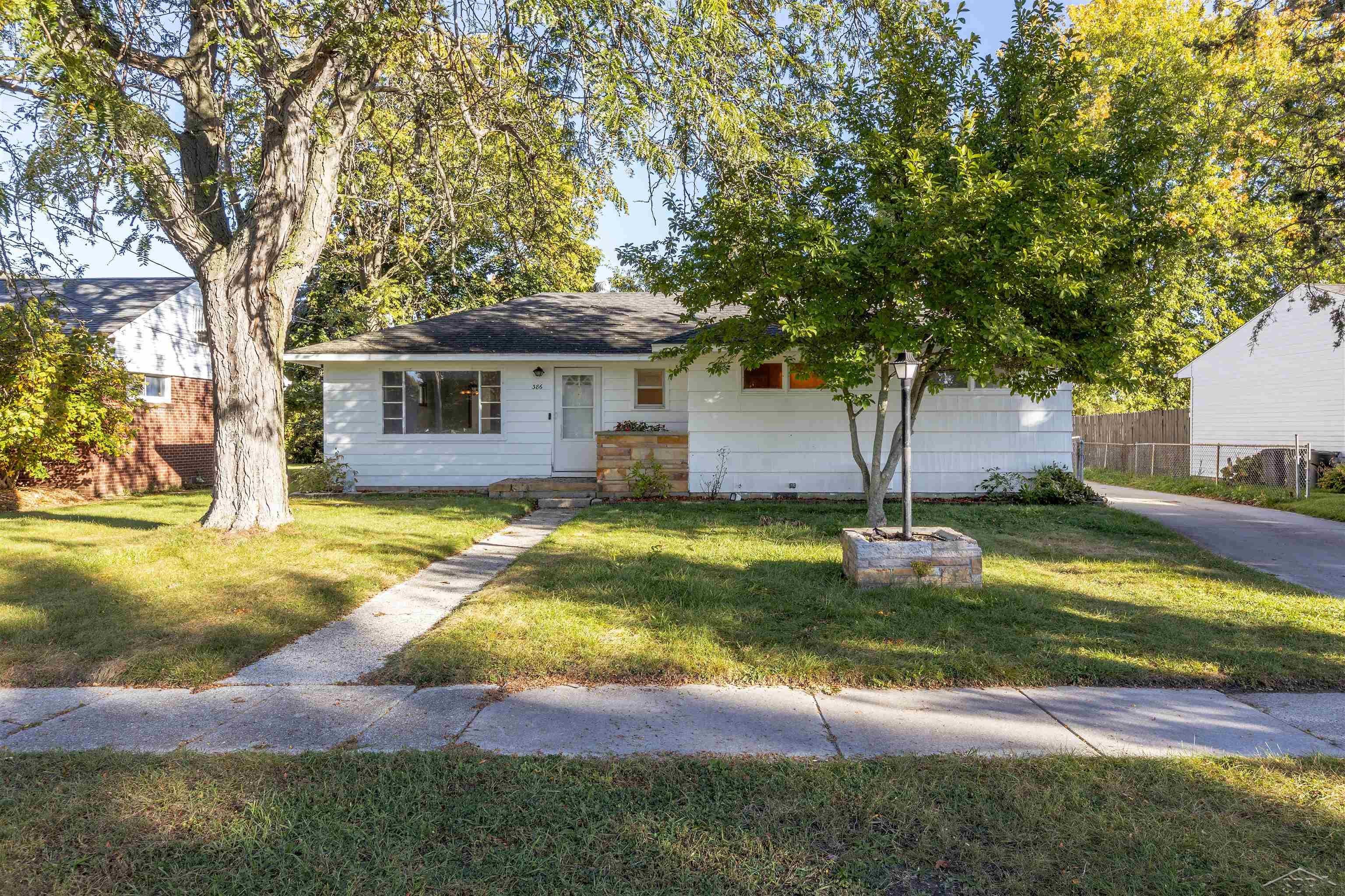 386 E Perkins