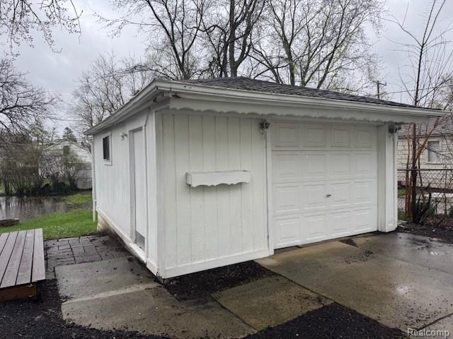 285 W Maple Road