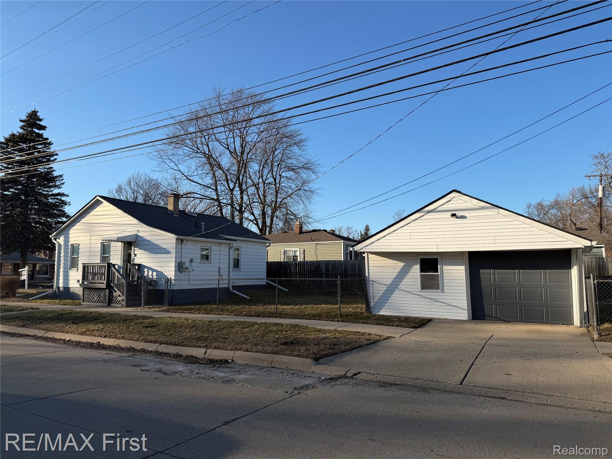 27304 Delton