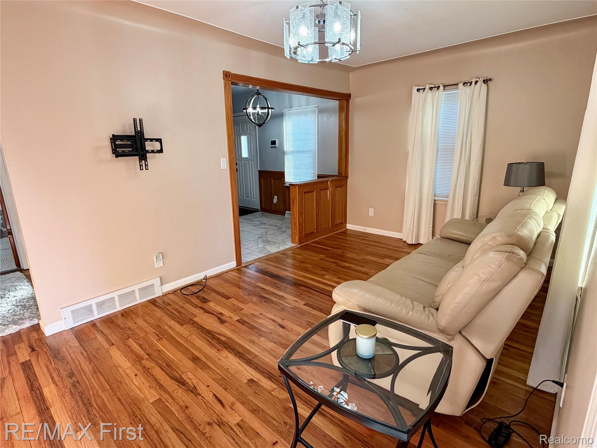 27304 Delton
