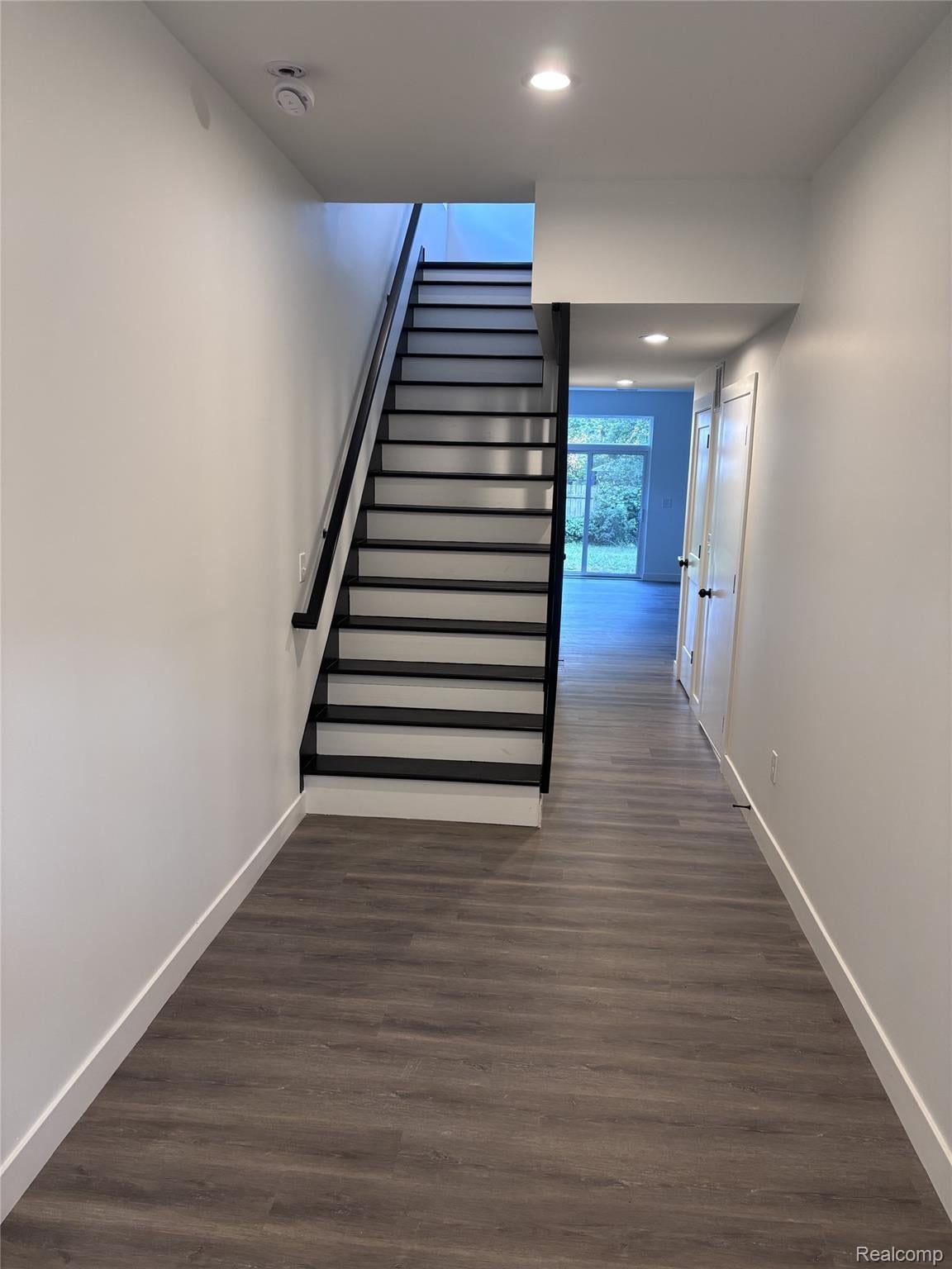 375 W Hayes Avenue