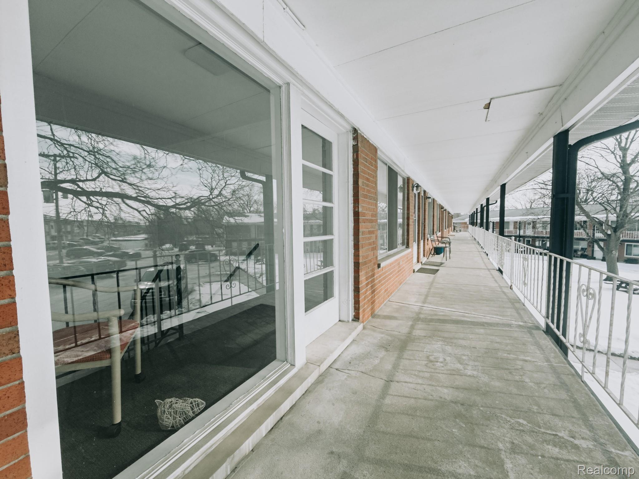 2121 Clawson Avenue 205