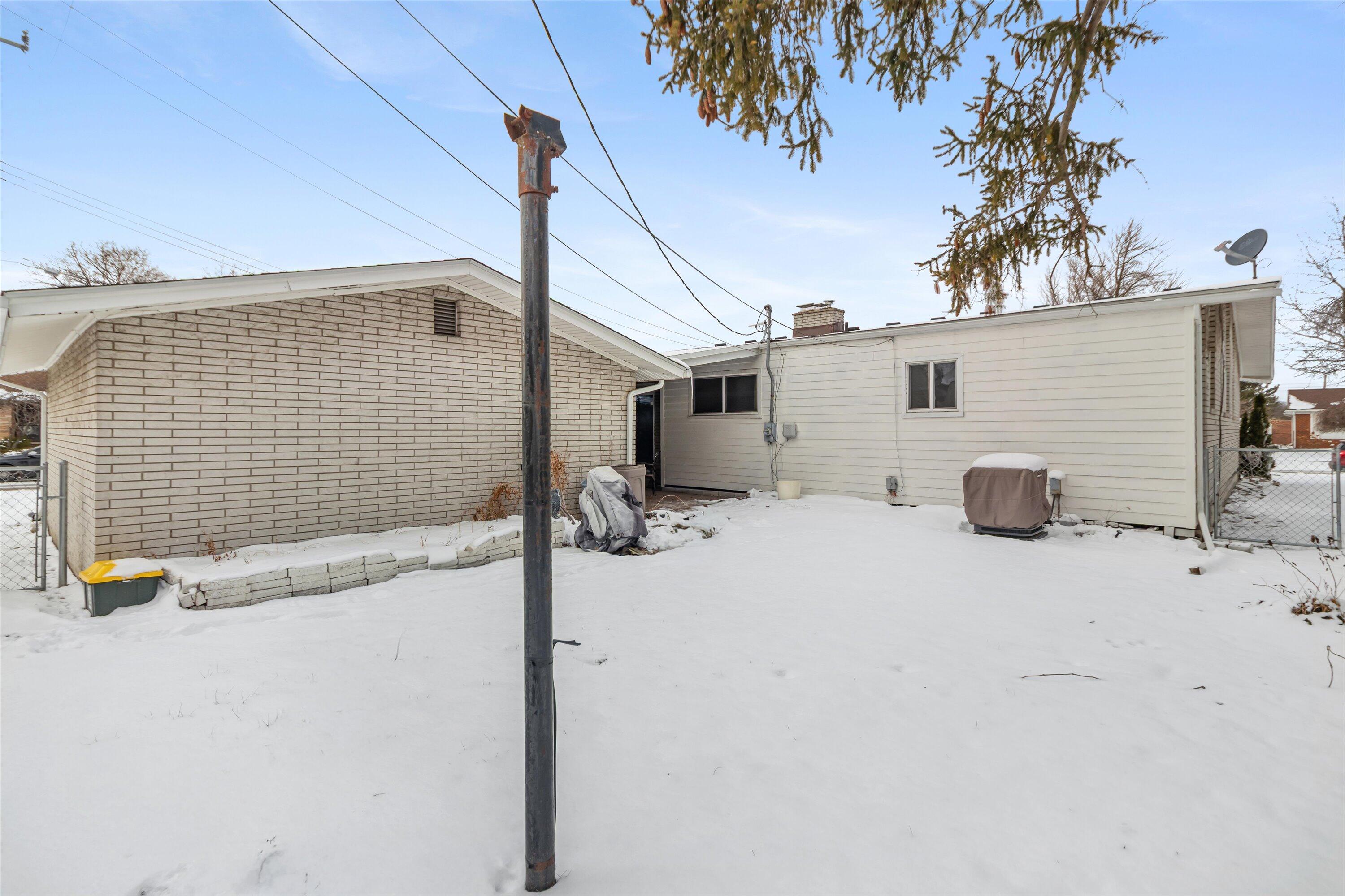 10431 Oneida Boulevard