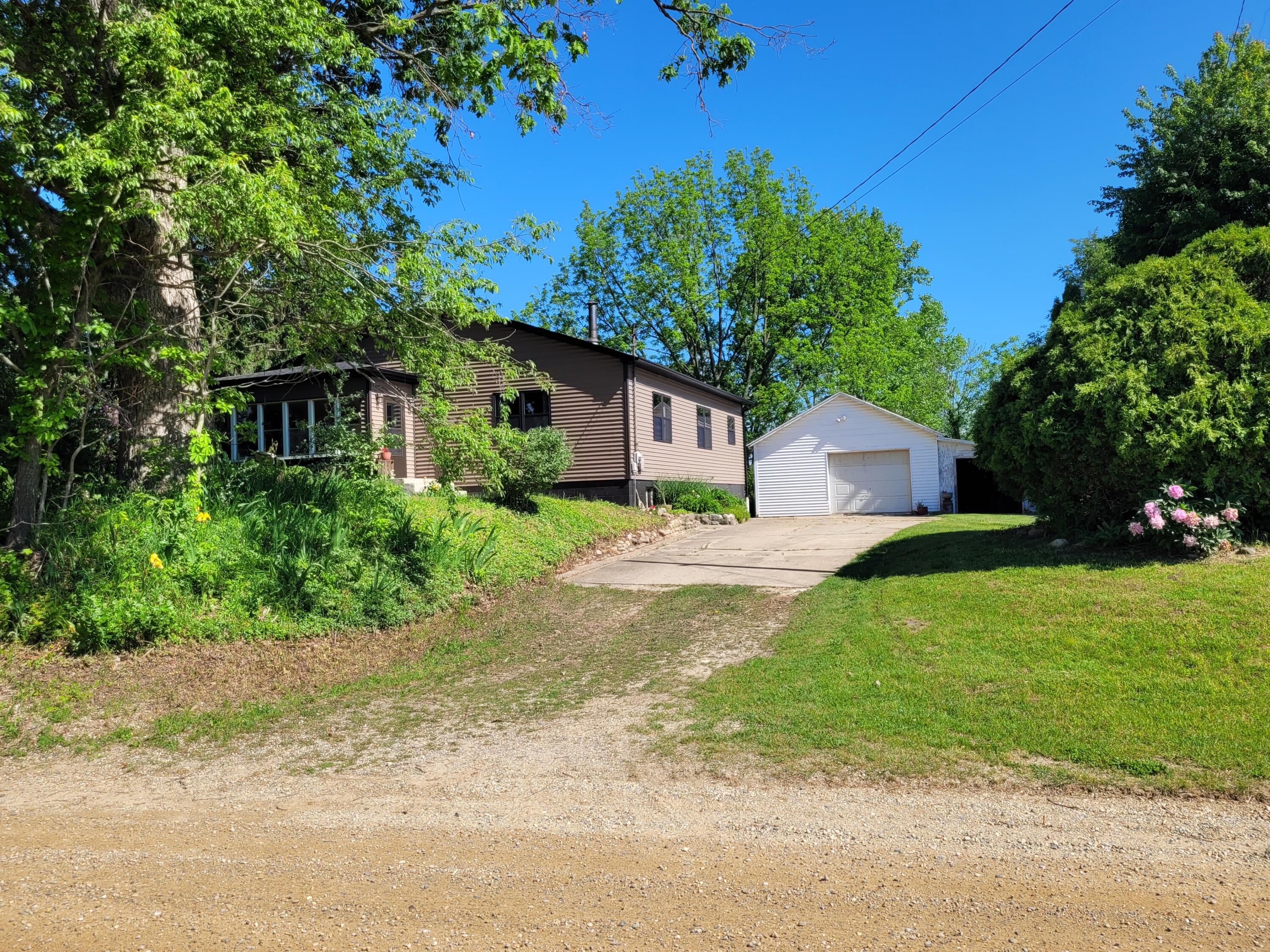 9007 Lake Road