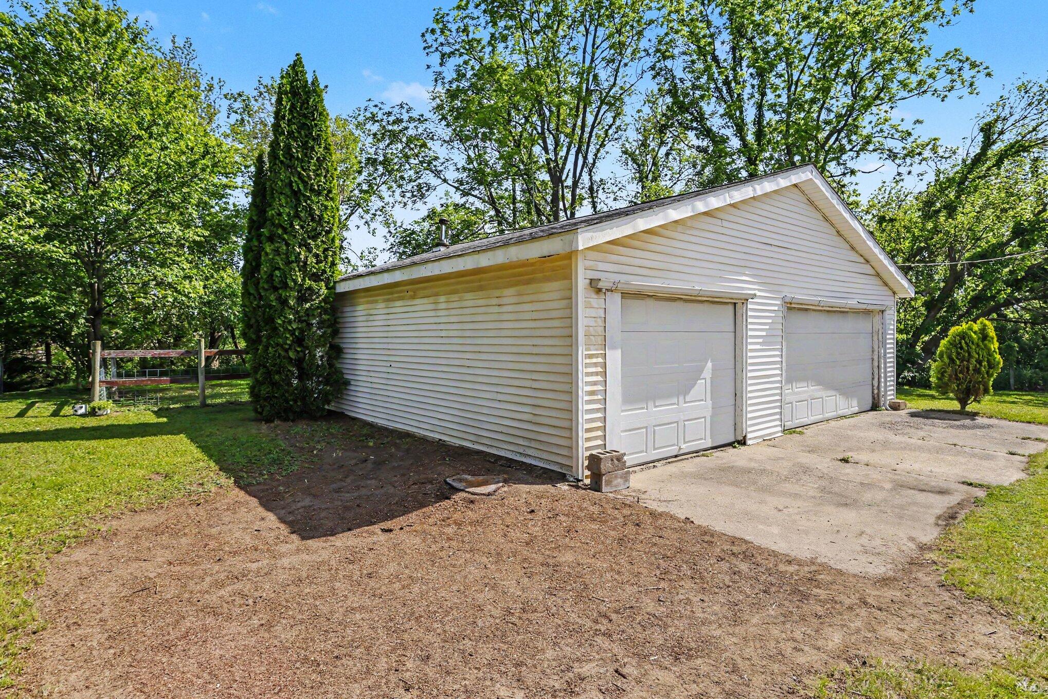 9007 Lake Road