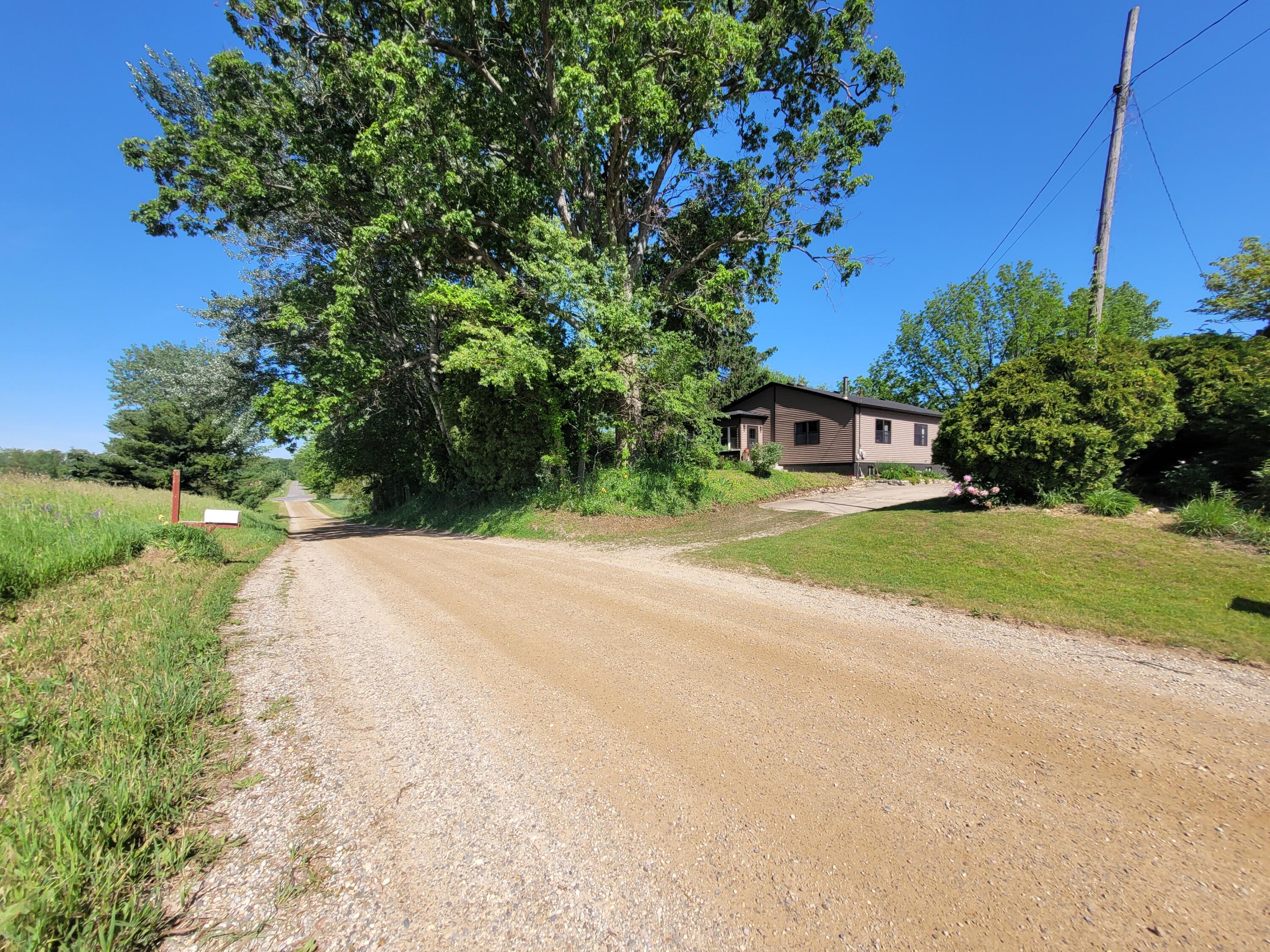 9007 Lake Road
