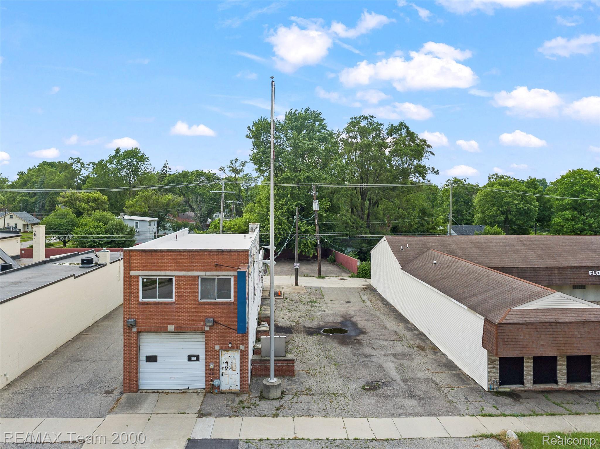 25120 & 25906 5 Mile Road