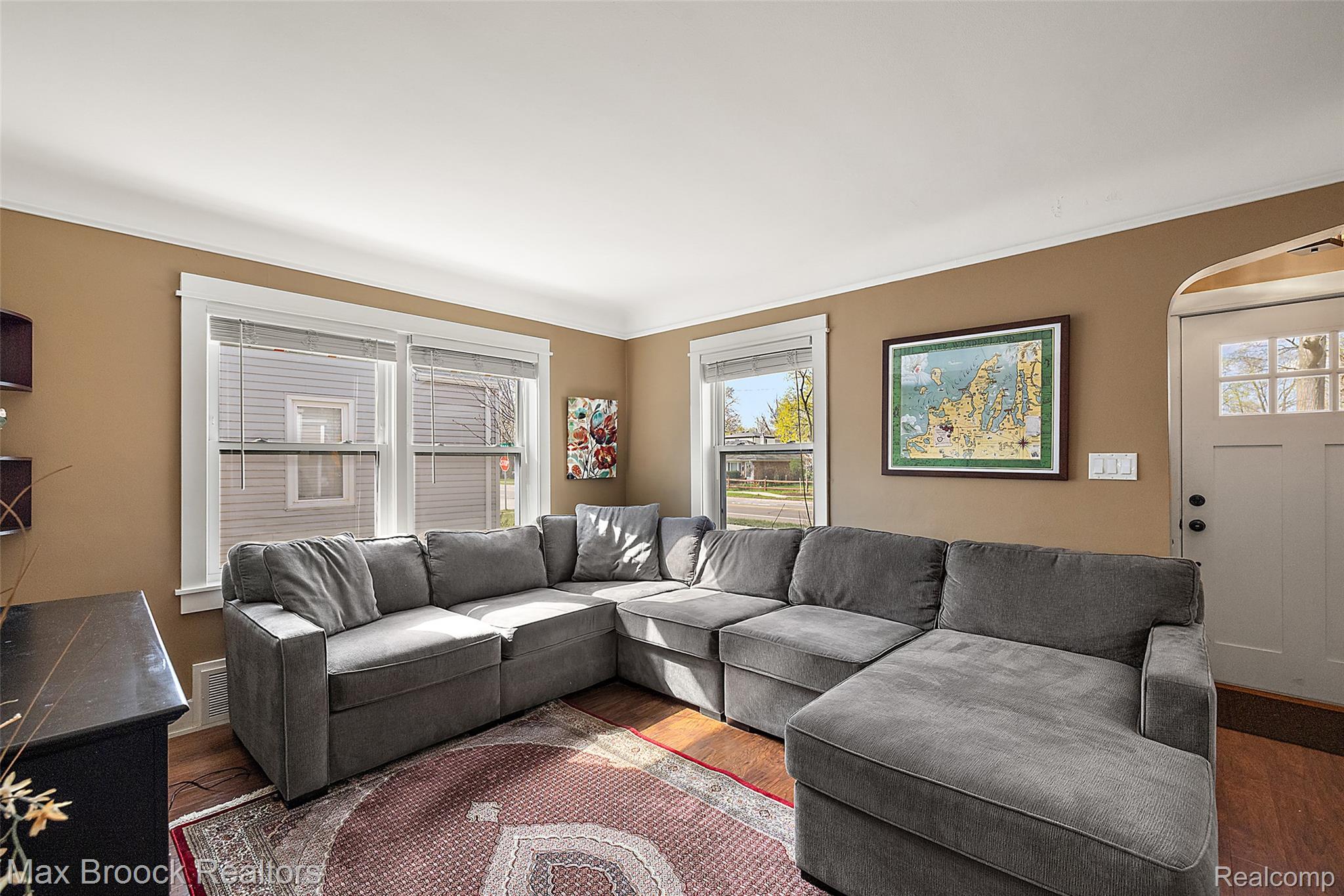 1406 E Lincoln Avenue