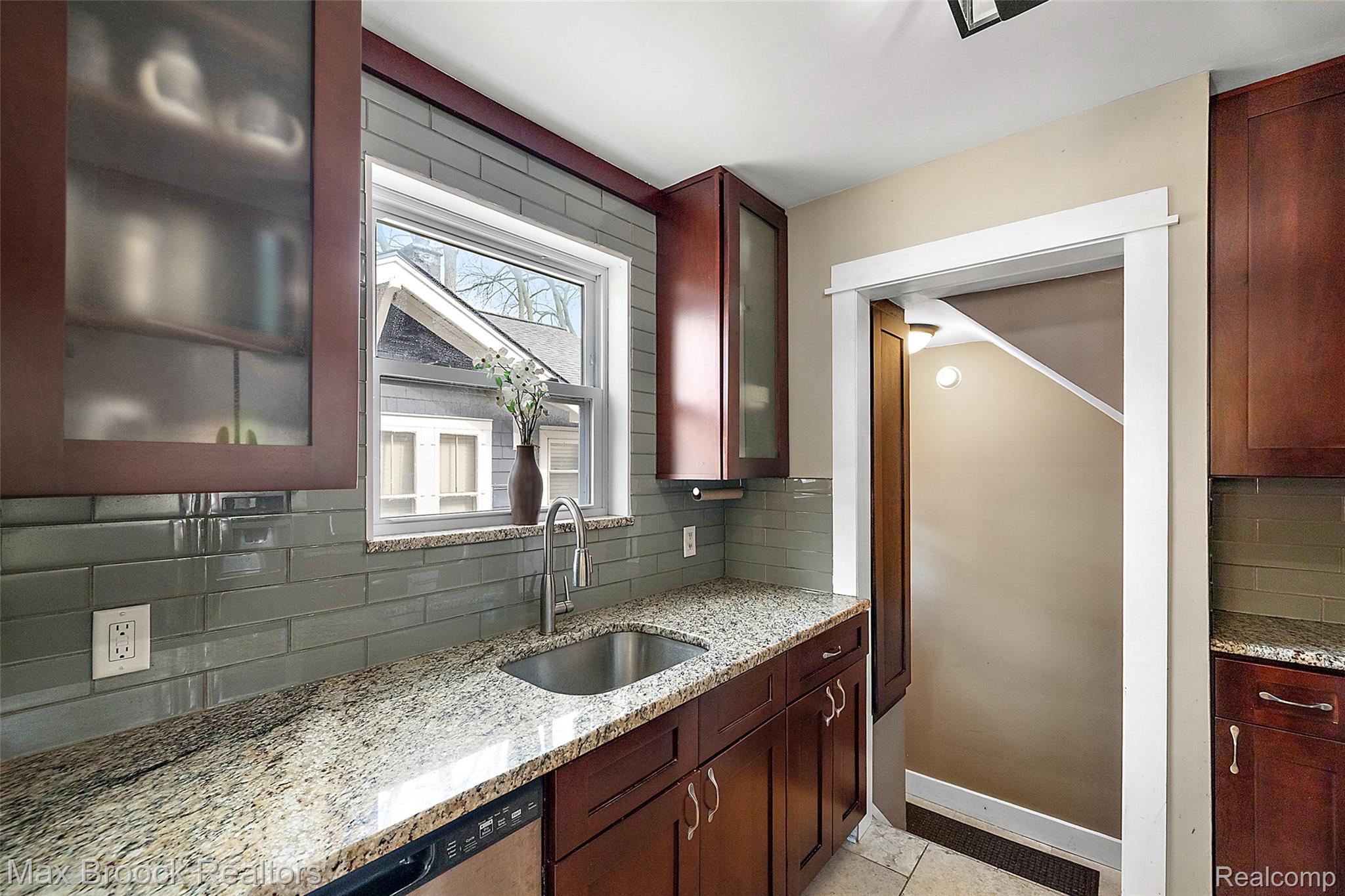 1406 E Lincoln Avenue