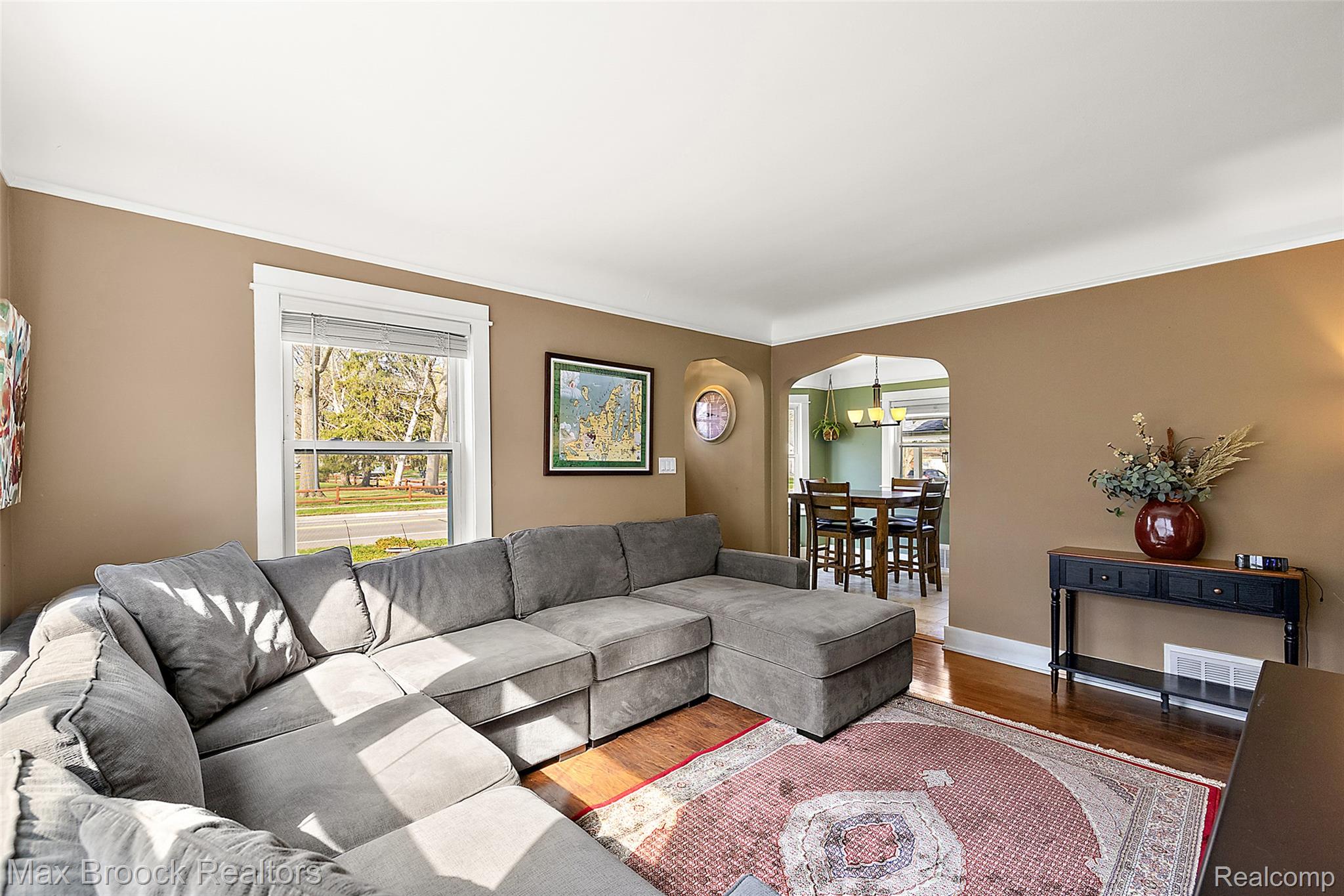 1406 E Lincoln Avenue