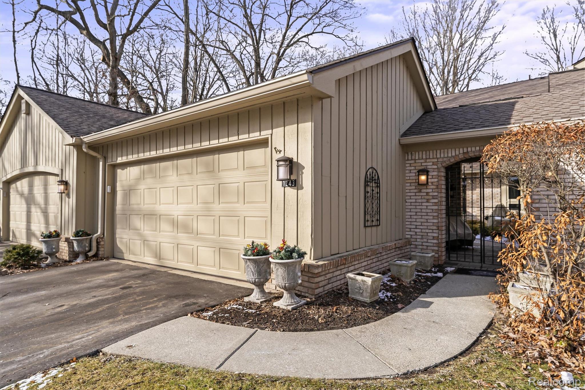 1243 Woodcrest Circle