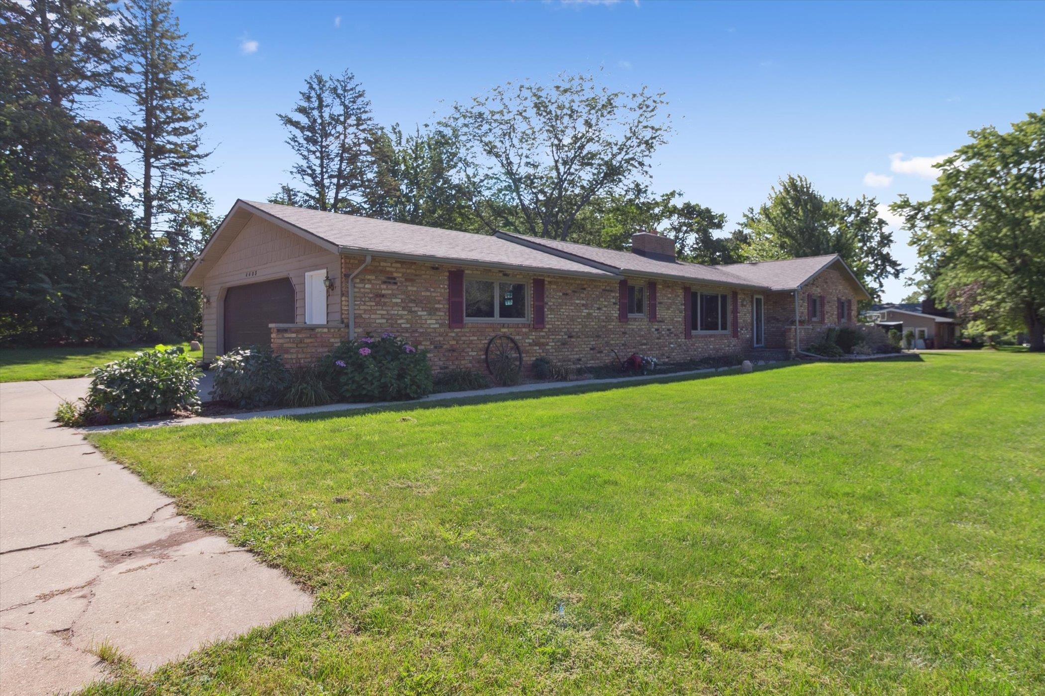 4403 W Riverview Drive