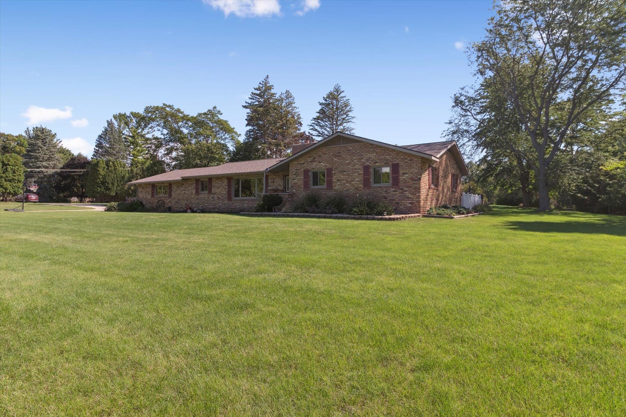4403 W Riverview Drive