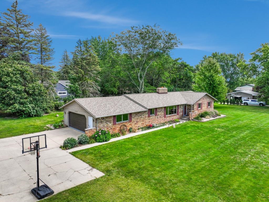 4403 W Riverview Drive