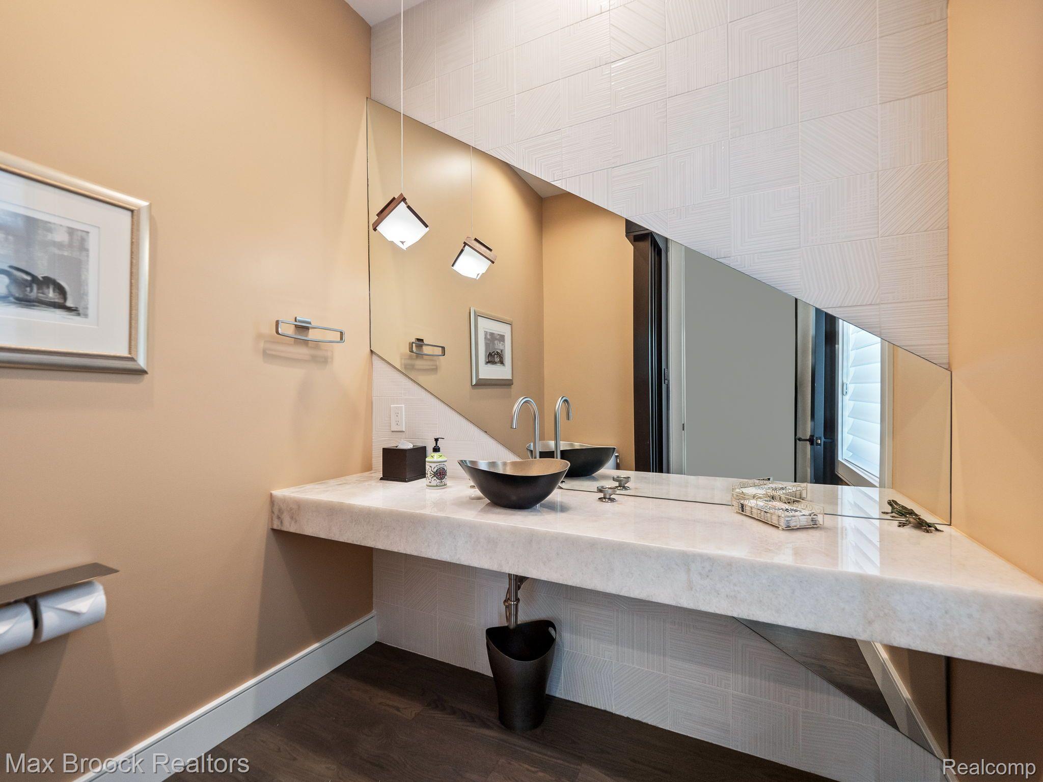 4890 Charing Cross Road