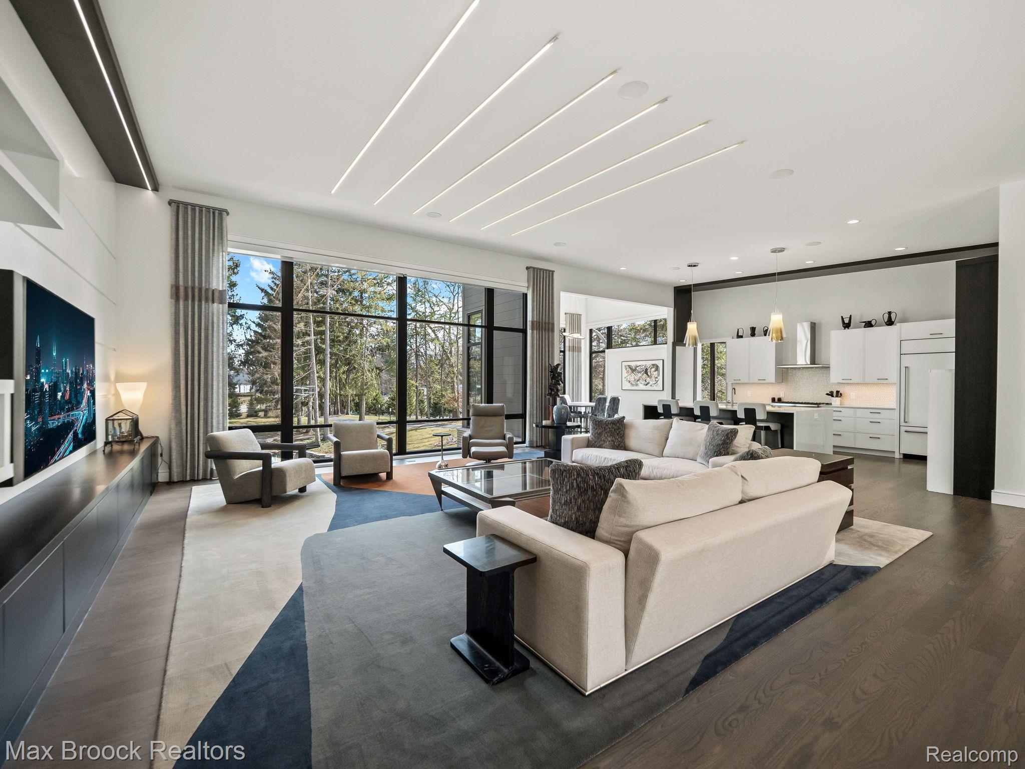 4890 Charing Cross Road