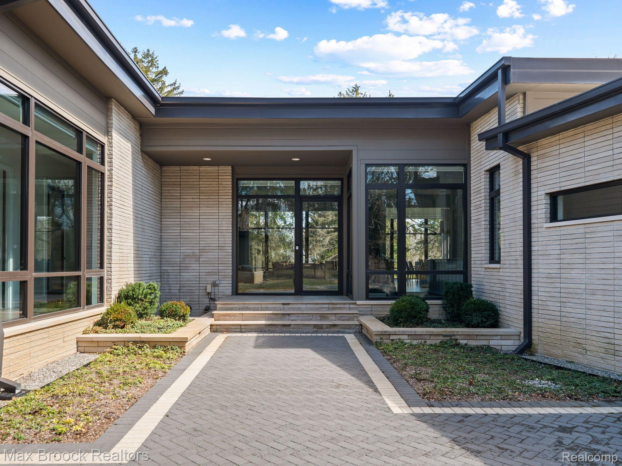 4890 Charing Cross Road